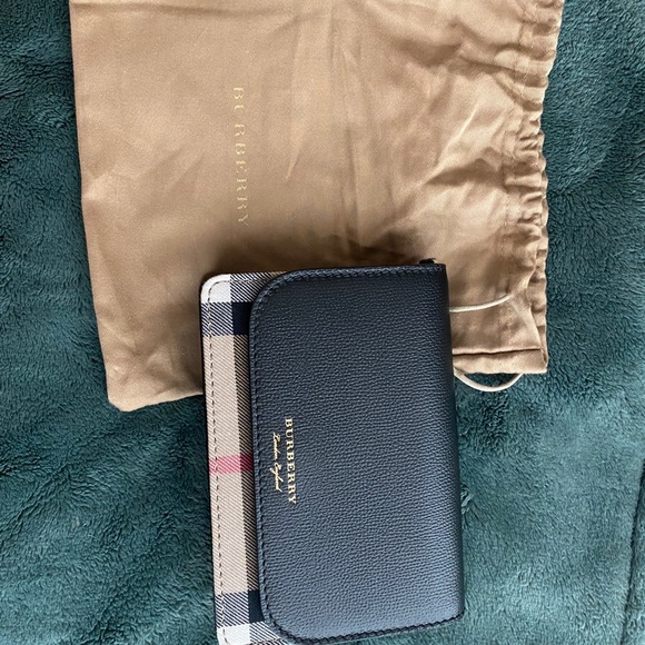 SOLD ON M.‼️Burberry Bag - Picture 2 of 9